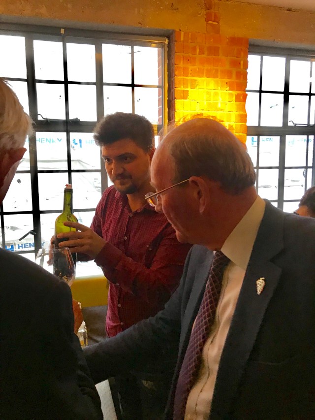 62C055C3-2536-4F15-B0FF-CA0B9186030A