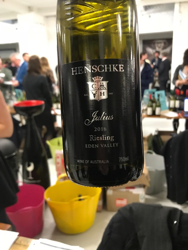 E98FCDB0-5AEA-489C-9747-E5653E779230