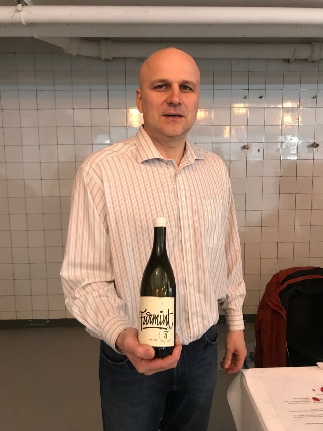 A1FF64AD-590E-4C1E-9DDA-B2B4A701E436