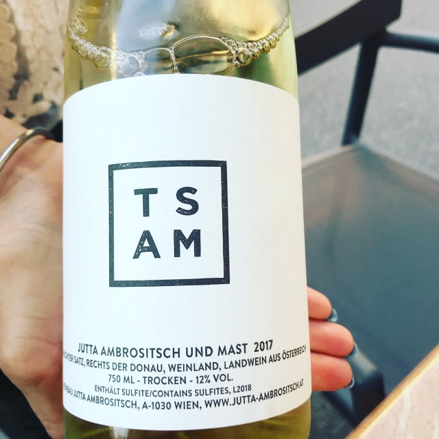 6146128D-7785-4540-BDDA-6E049699E051